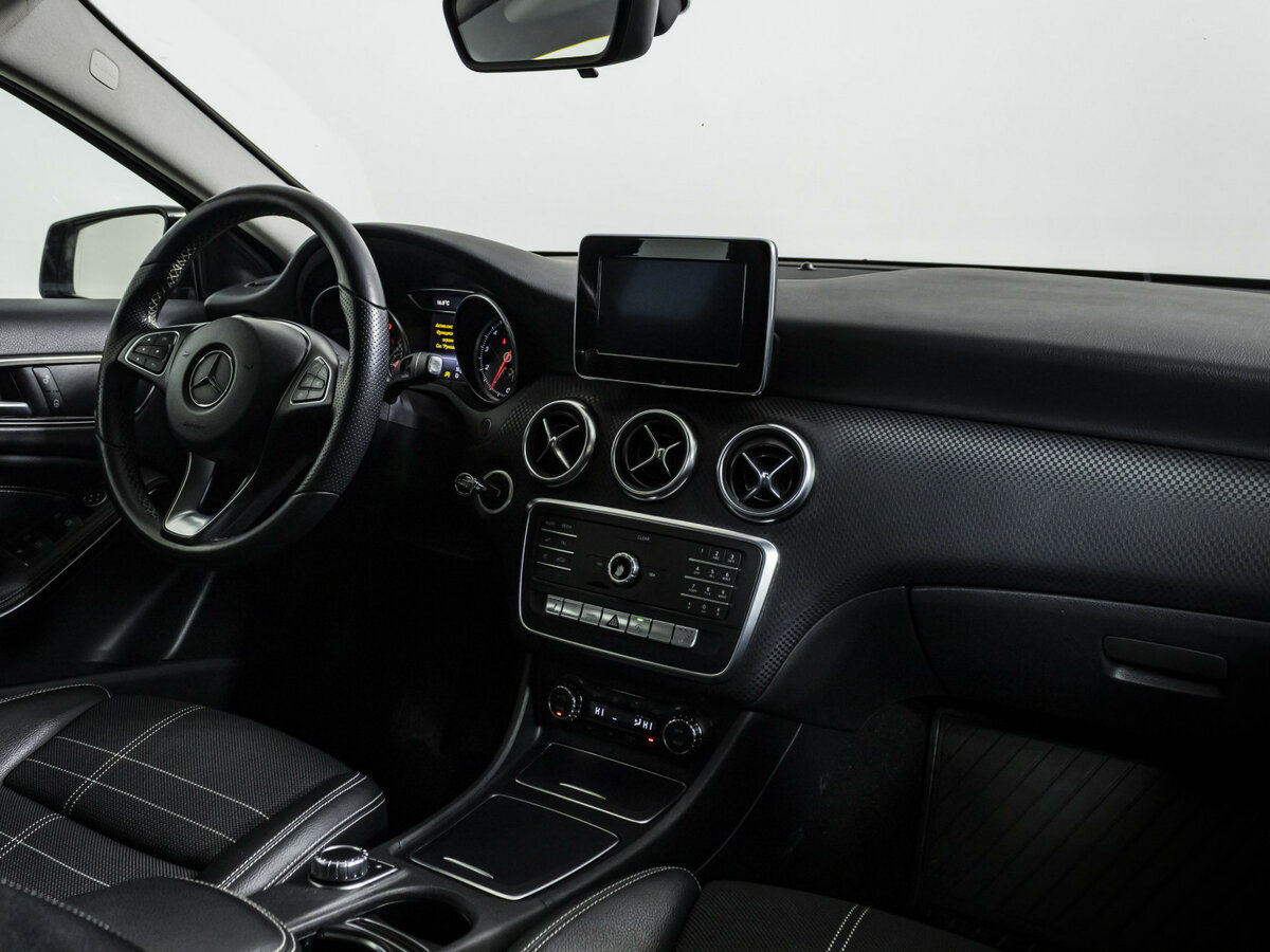 Купить Mercedes-Benz A-Класс 180 III (W176) Рестайлинг, 2016, 135 781 км, фото №9
