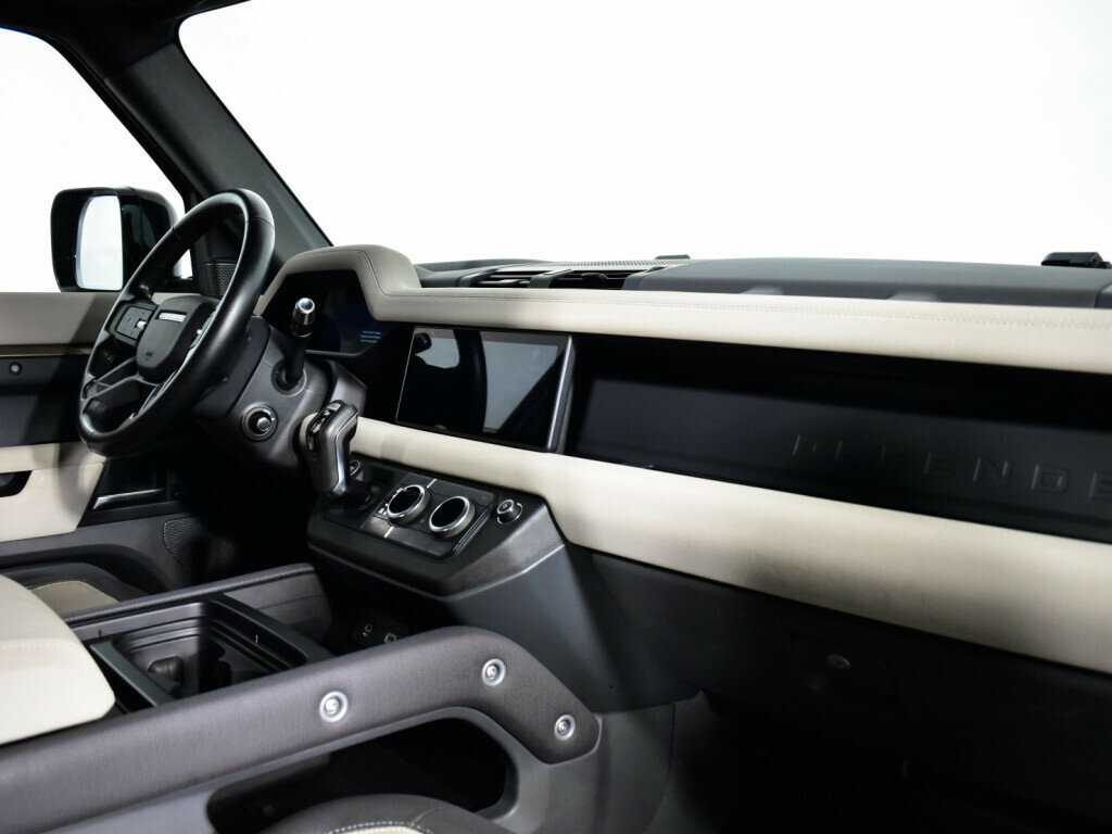 Купить Land Rover Defender 110, 2021, 61 846 км, фото №9