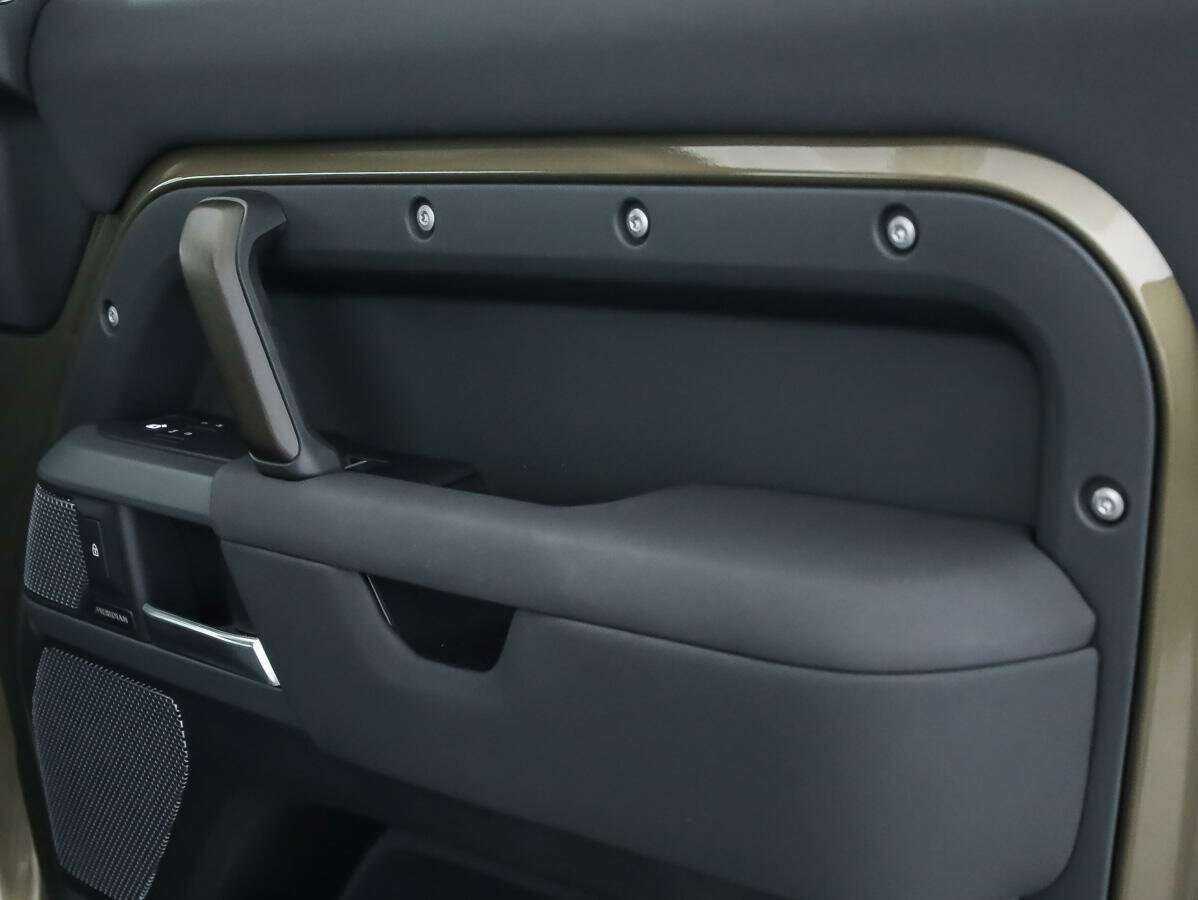 Купить Land Rover Defender 90, 2021, 79 925 км, фото №21