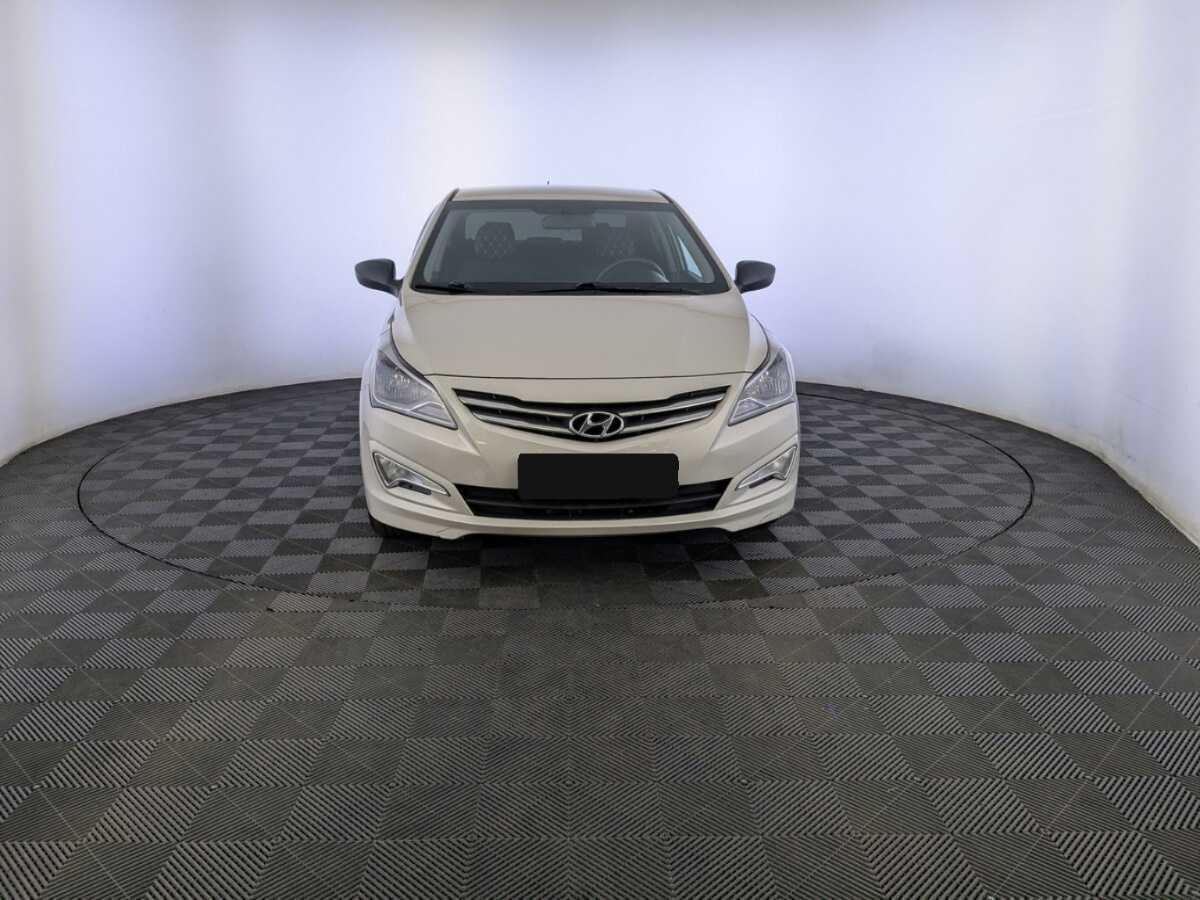Купить Hyundai Solaris, 2015, 120 409 км, фото №2