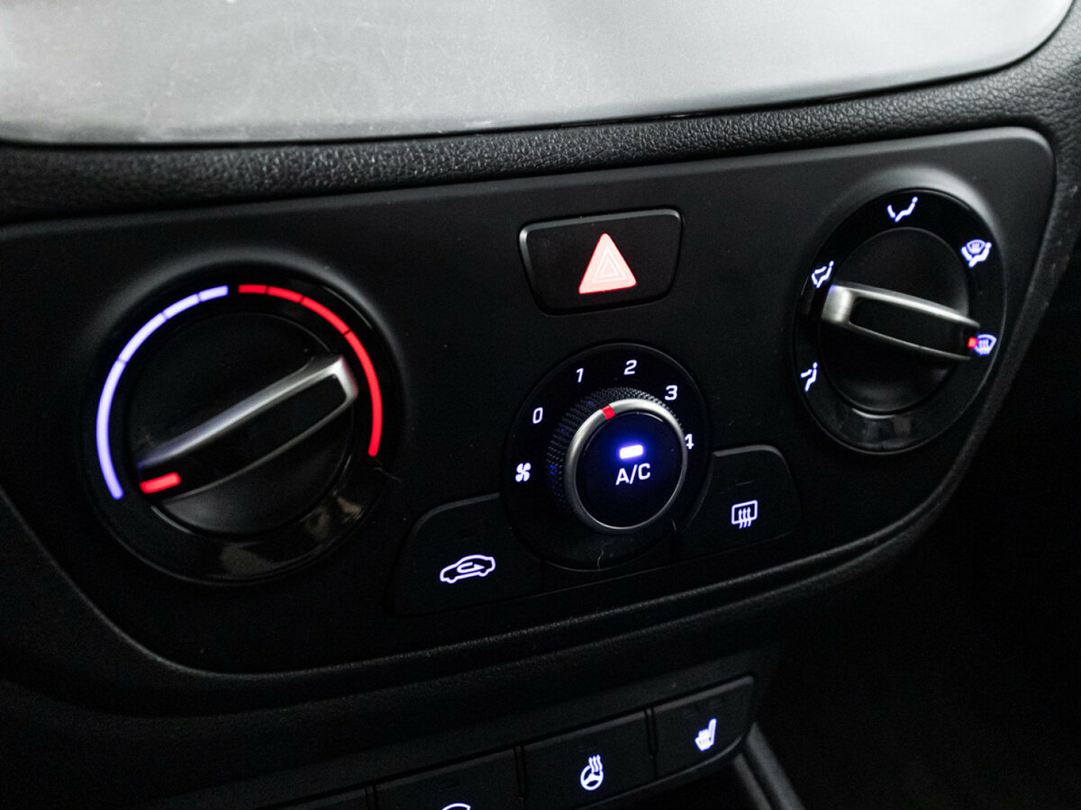 Купить Hyundai Solaris II, 2018, 155 597 км, фото №16