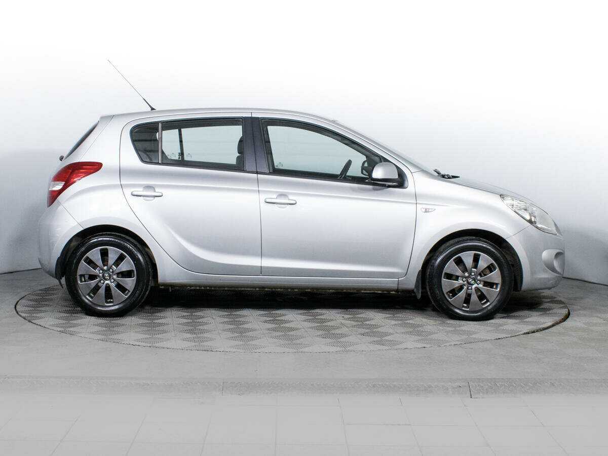 Купить Hyundai i20, 2010, 248 668 км, фото №4