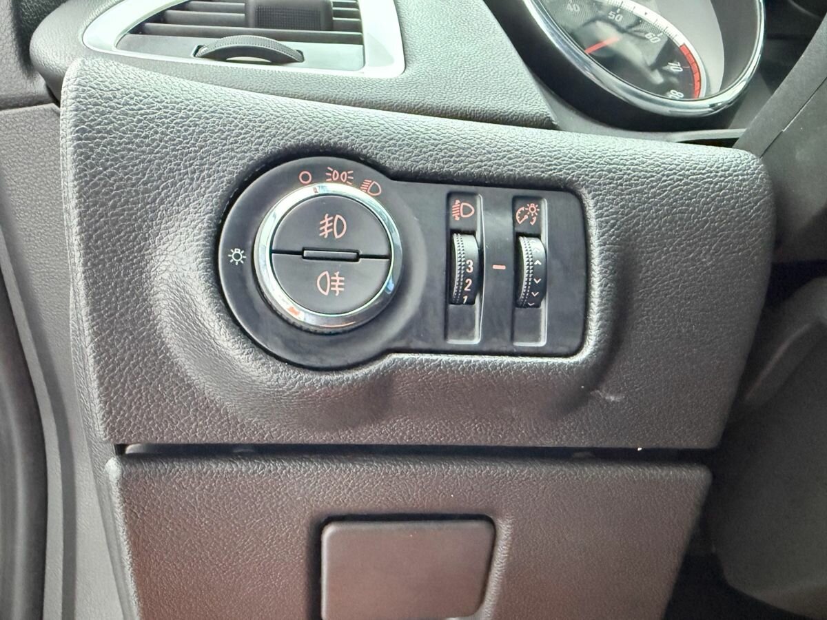 Купить Opel Astra GTC J Рестайлинг, 2013, 200 700 км, фото №12