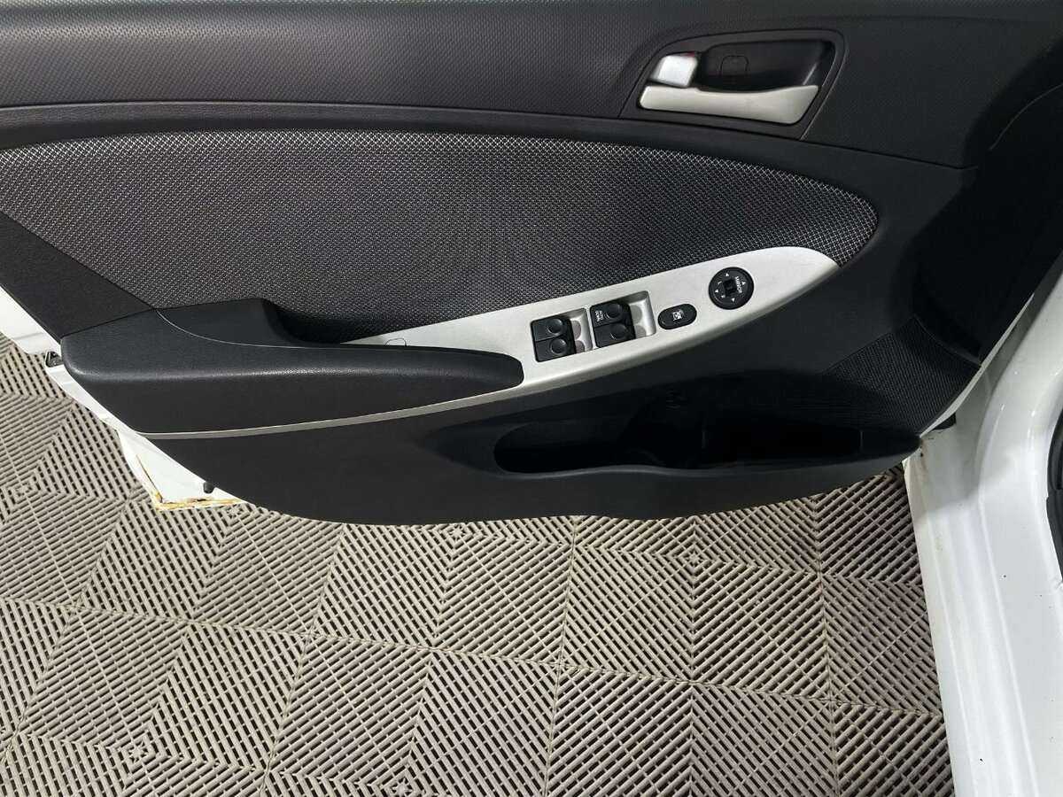 Купить Hyundai Solaris, 2012, 252 000 км, фото №8