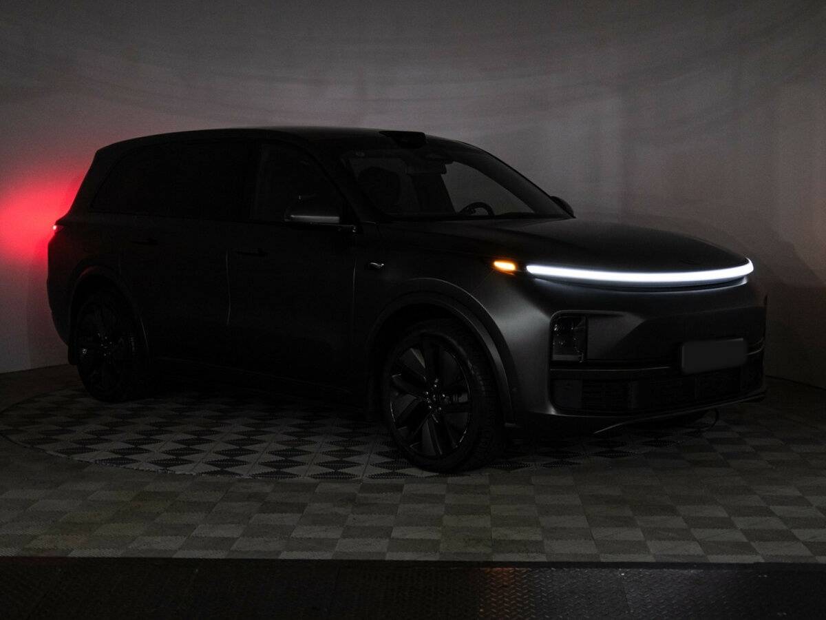 Купить Li Auto (Lixiang) L9 52.3 kWh I Рестайлинг, 2024, 31 010 км, фото №23