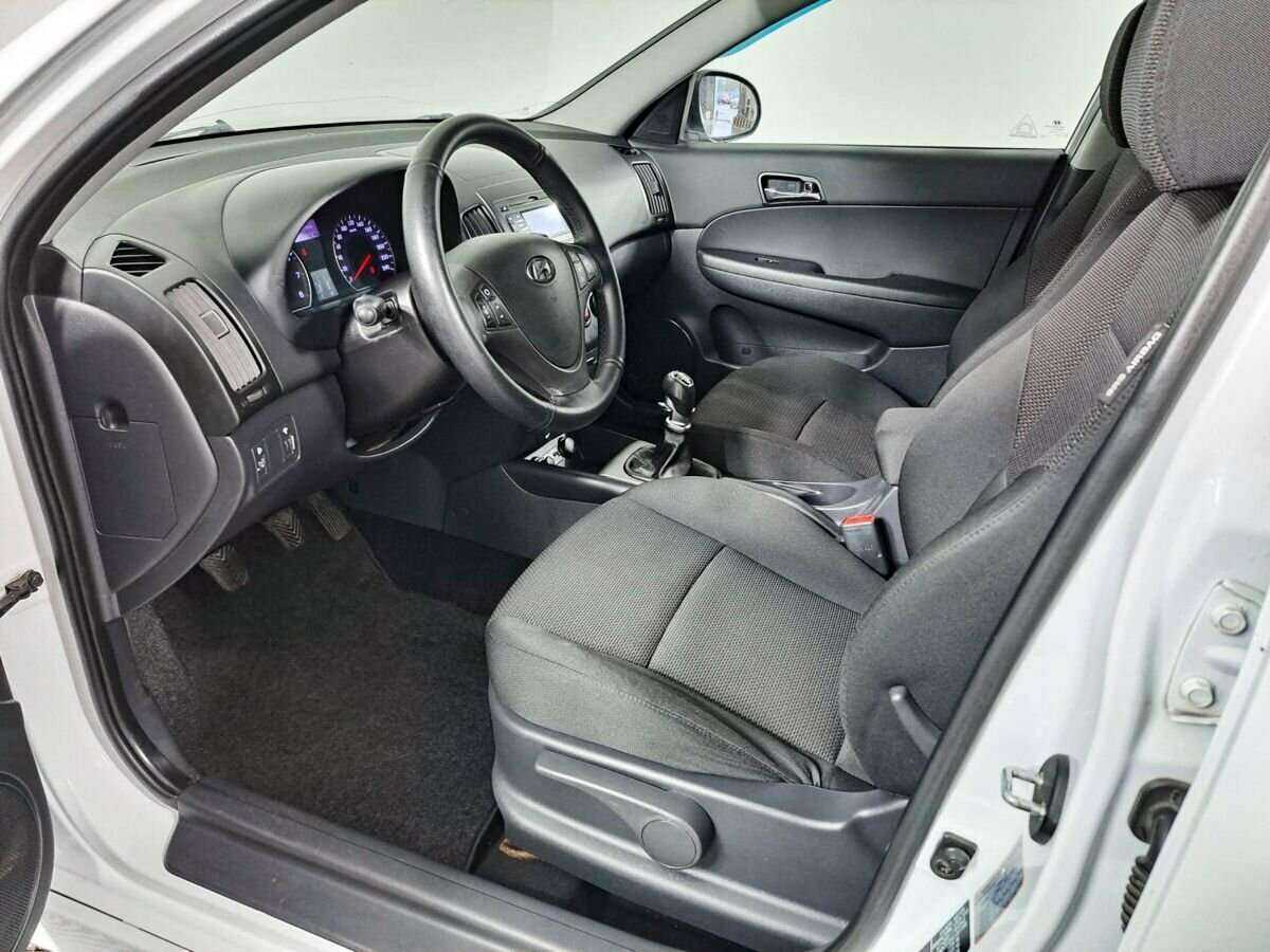 Купить Hyundai i30, 2011, 212 800 км, фото №16