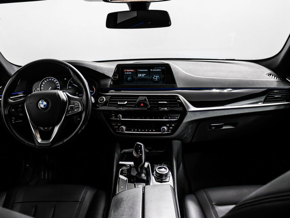 Купить BMW 5 серии 520d xDrive VII (G30/G31/G38), 2017, 198 968 км, фото №9