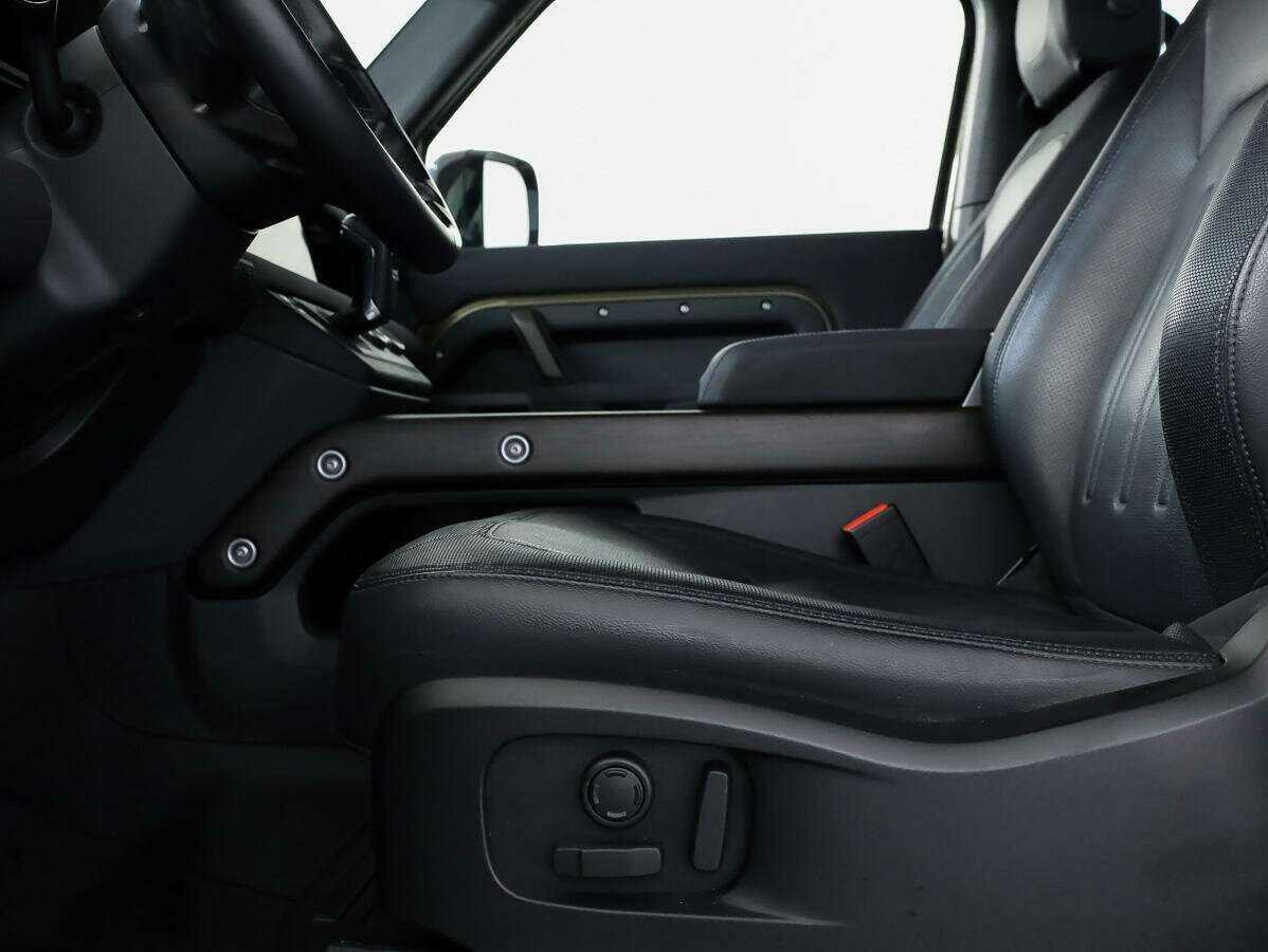 Купить Land Rover Defender 90, 2021, 79 925 км, фото №13