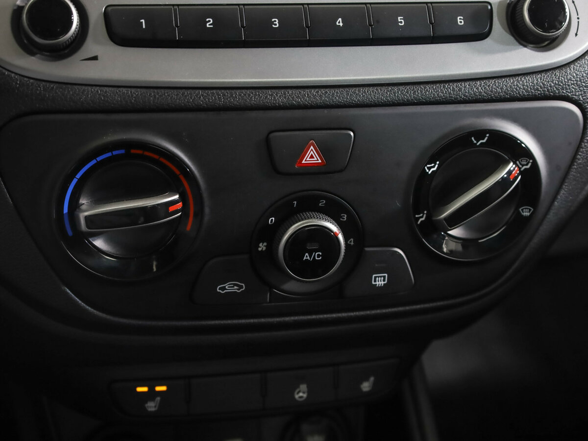Купить Hyundai Solaris II, 2018, 241 555 км, фото №14