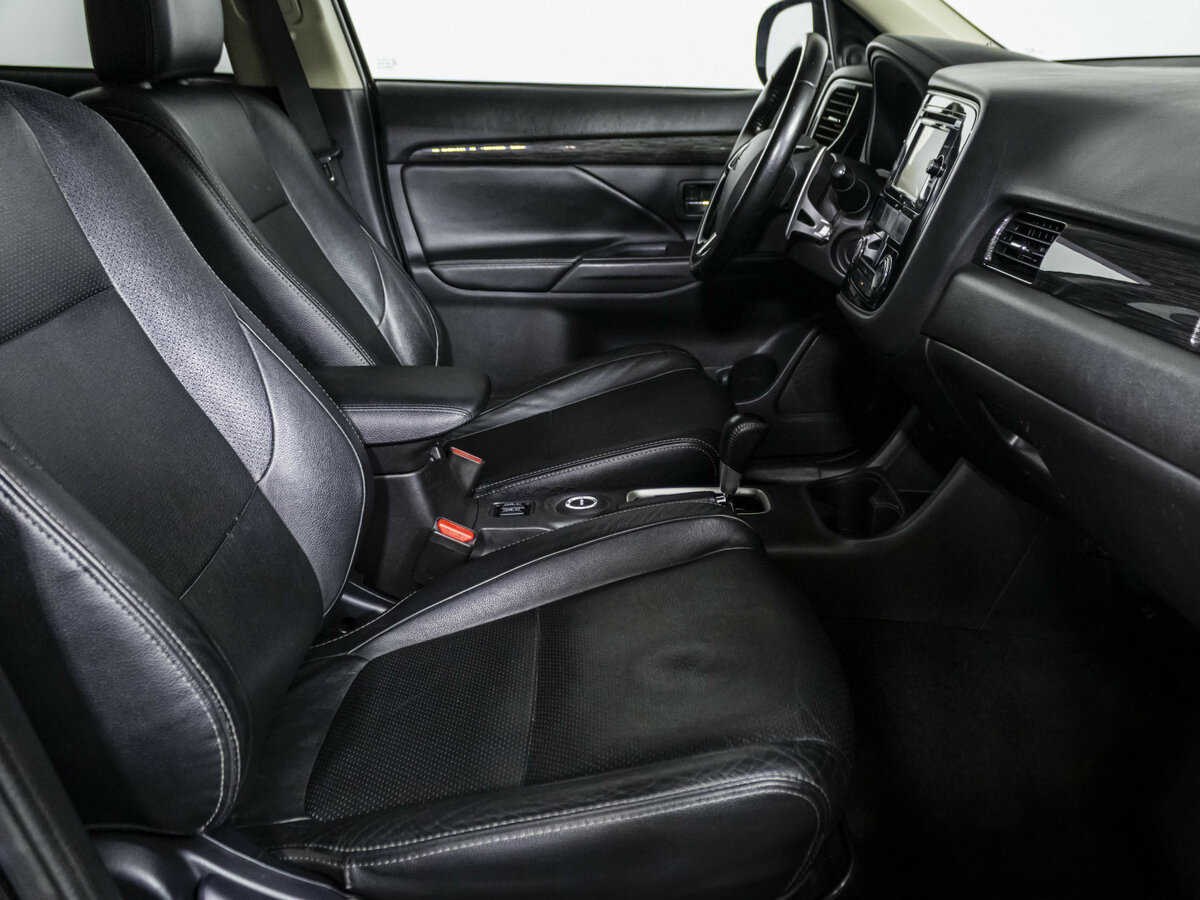 Купить Mitsubishi Outlander III Рестайлинг 2, 2015, 265 077 км, фото №8
