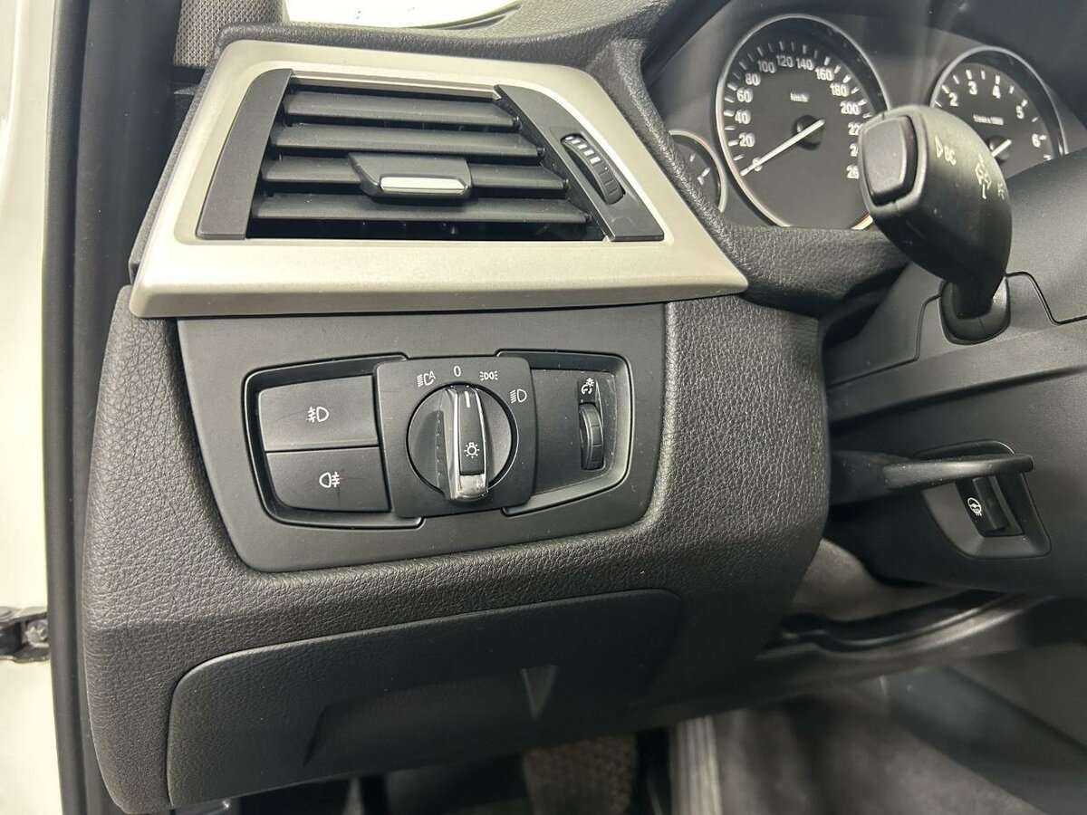 Купить BMW 3 серии 320i, 2014, 186 000 км, фото №9