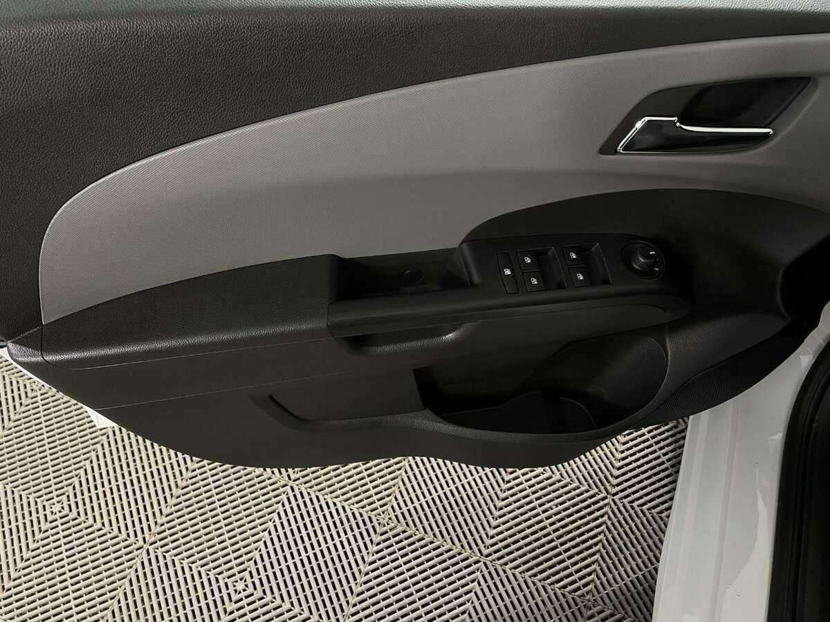 Купить Chevrolet Aveo, 2015, 103 623 км, фото №6