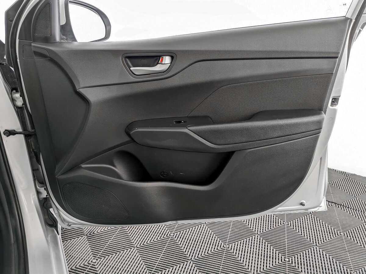 Купить Hyundai Solaris, 2018, 123 821 км, фото №24