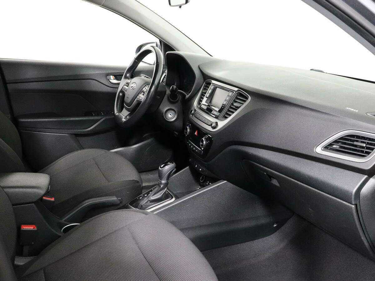 Купить Hyundai Solaris, 2017, 136 131 км, фото №6