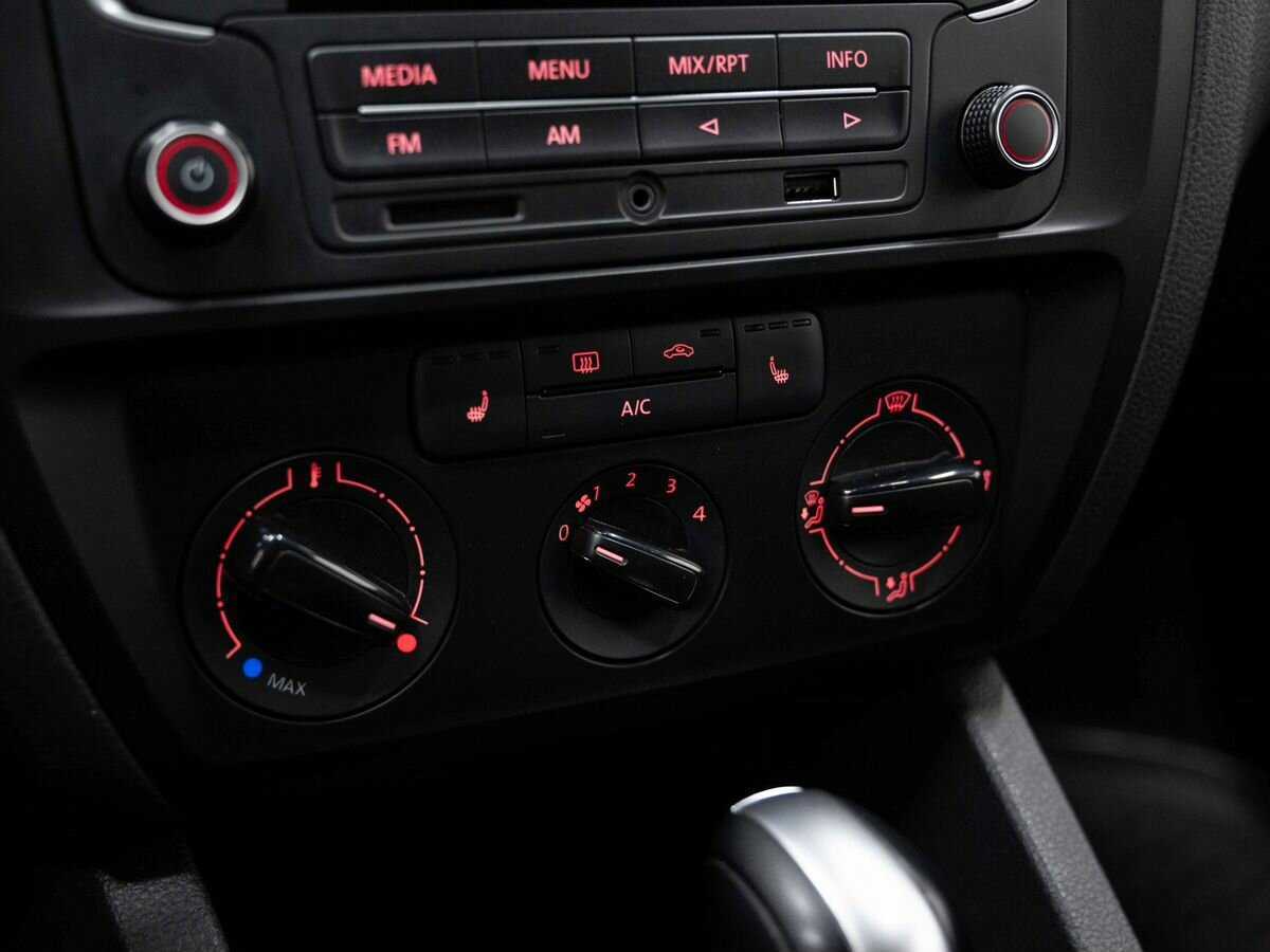 Купить Volkswagen Jetta, 2015, 121 915 км, фото №17