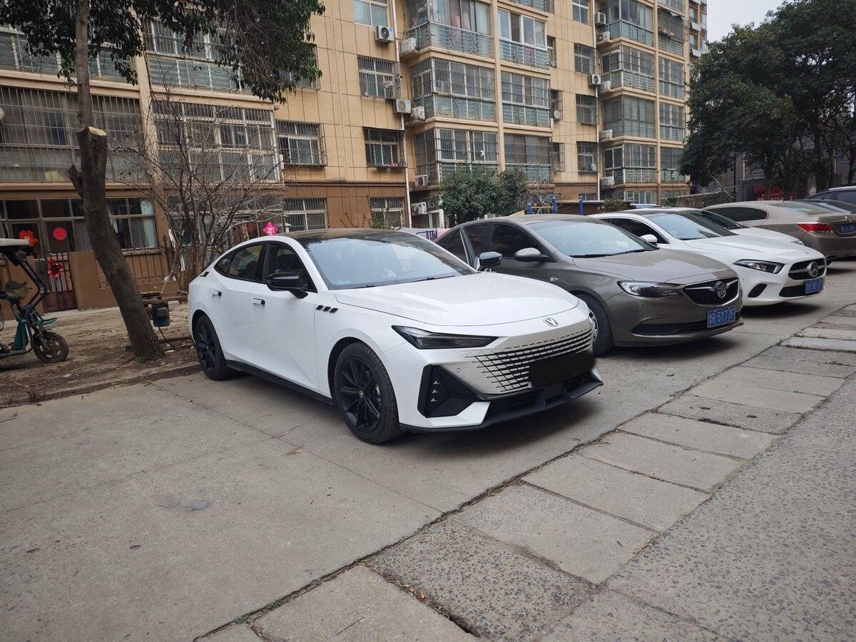 Changan UNI-V