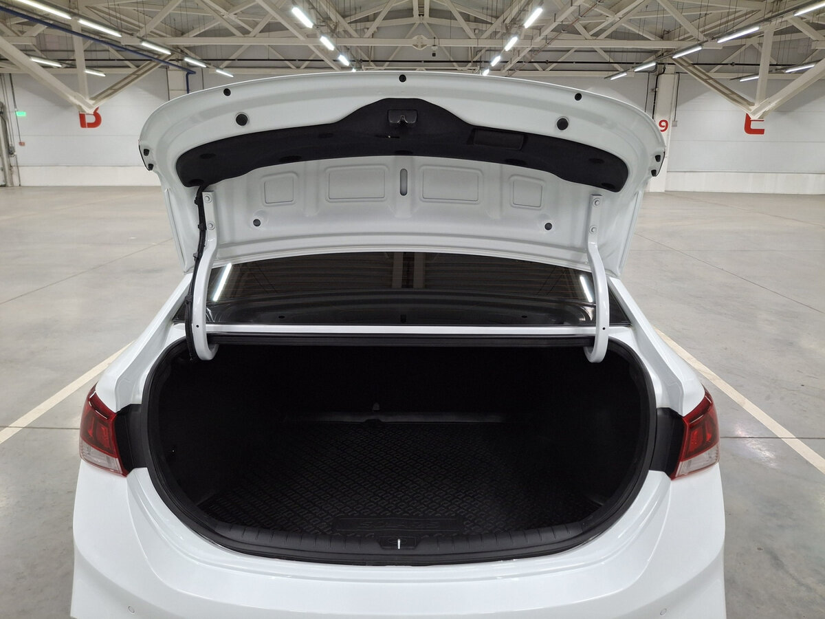 Купить Hyundai Solaris II, 2017, 51 103 км, фото №10